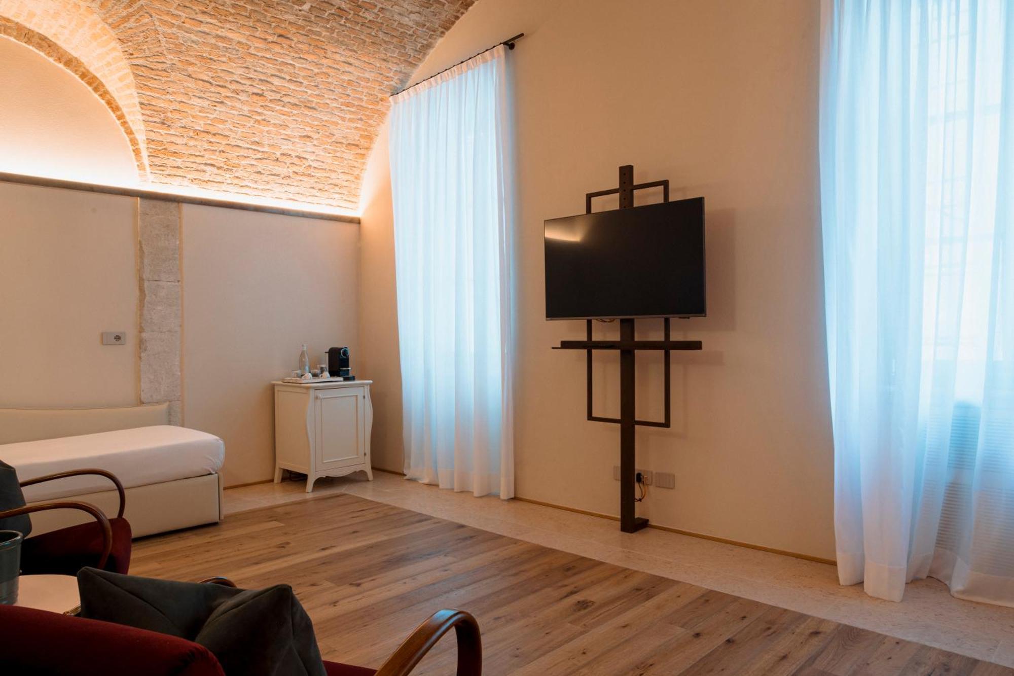 Pavillon Suite & Apartments Peschiera del Garda Exterior photo